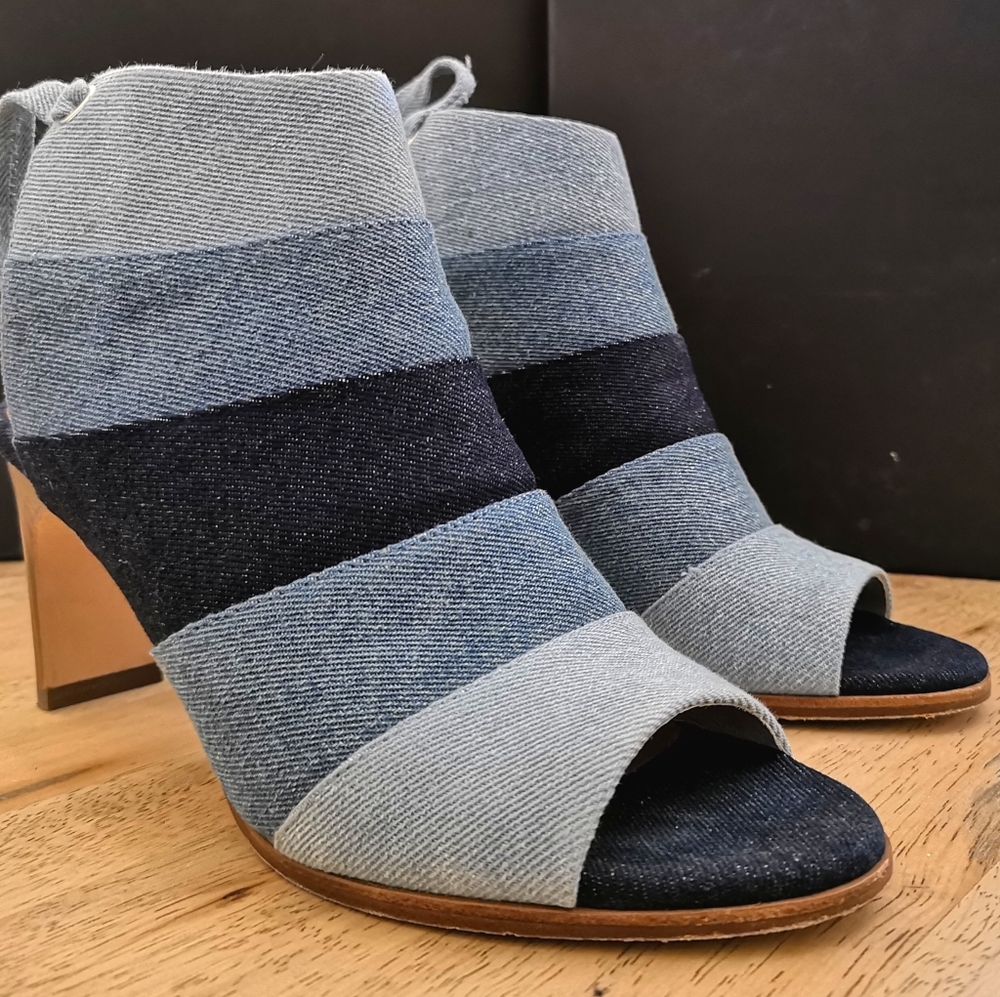 Denim Bo$$ Pump